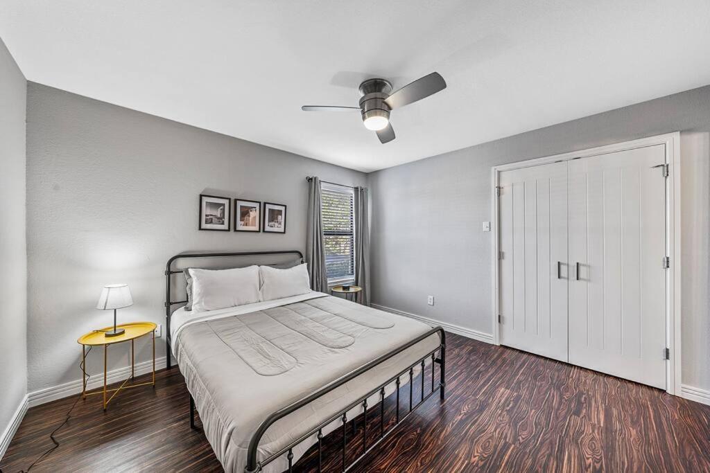 Luxe Condo In City Center Waco Exterior photo