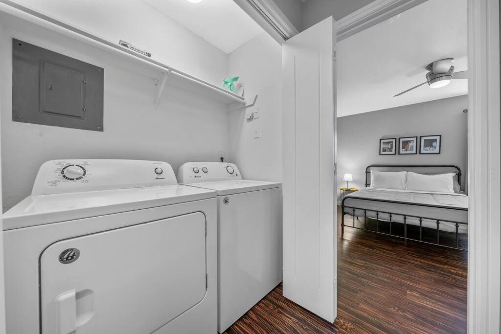 Luxe Condo In City Center Waco Exterior photo